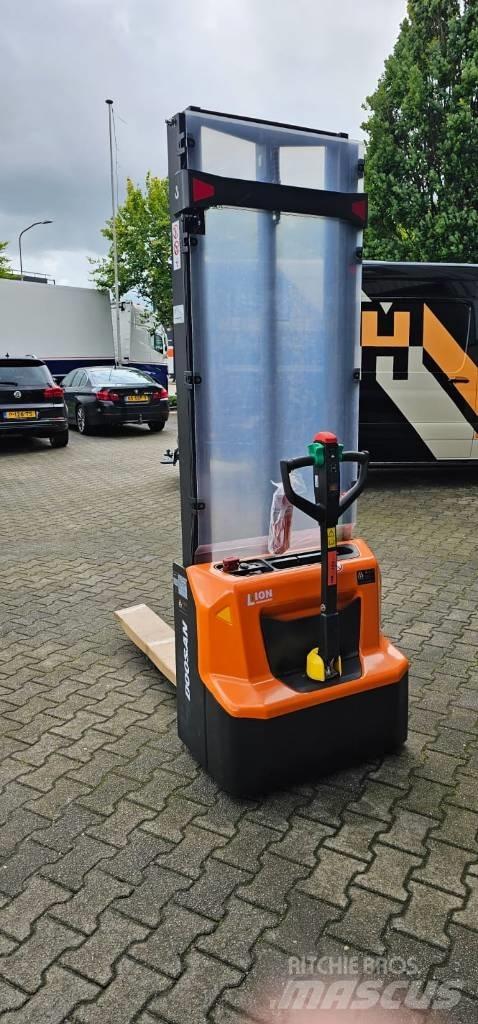 Doosan LSM 12 N Staplare-led