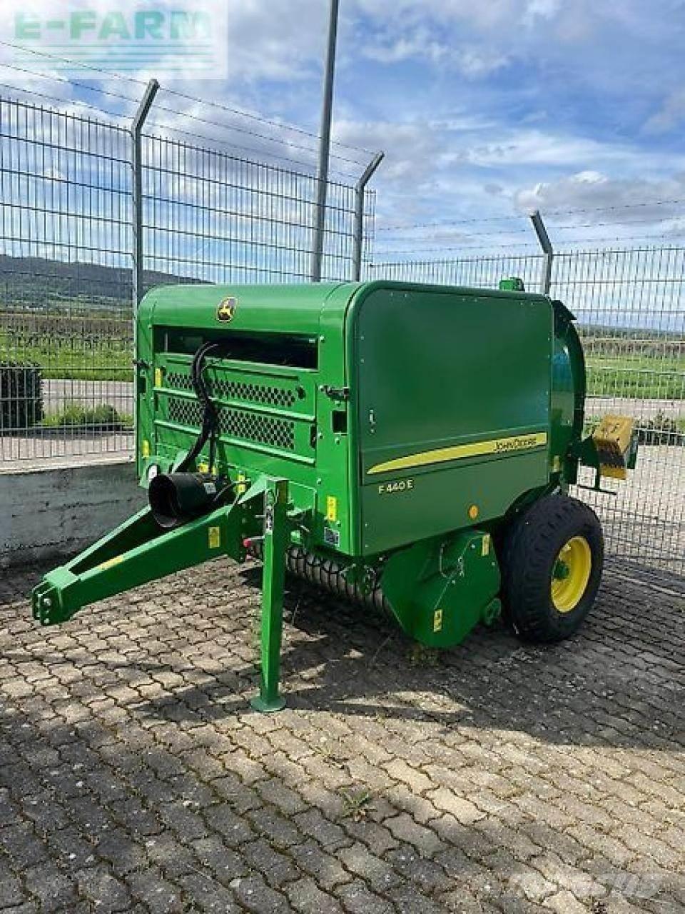 John Deere f440e Fyrkantspressar