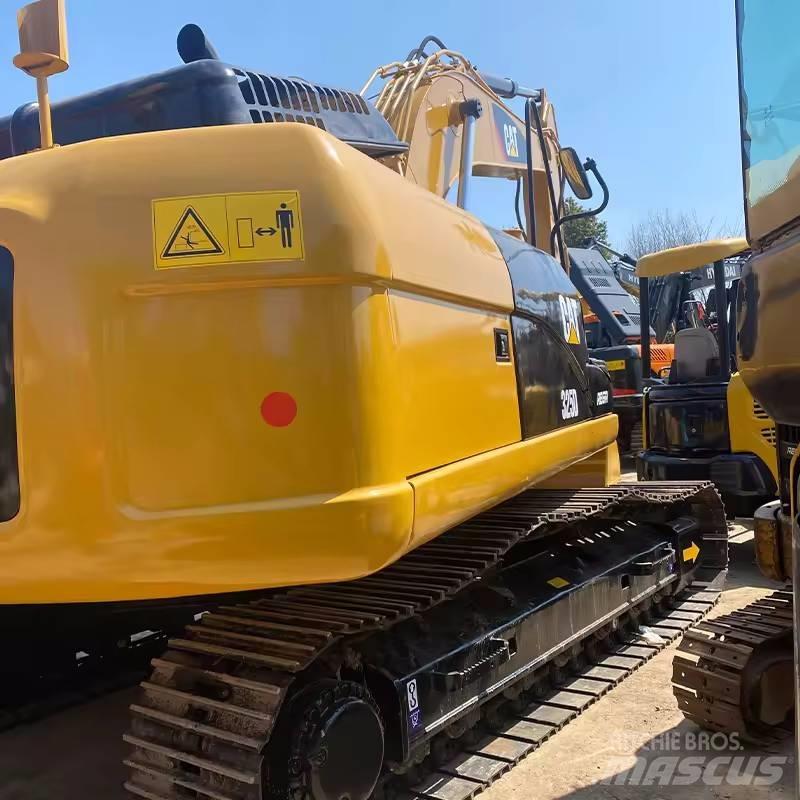 CAT 325 D Bandgrävare