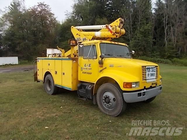 International 4900 Kranbilar