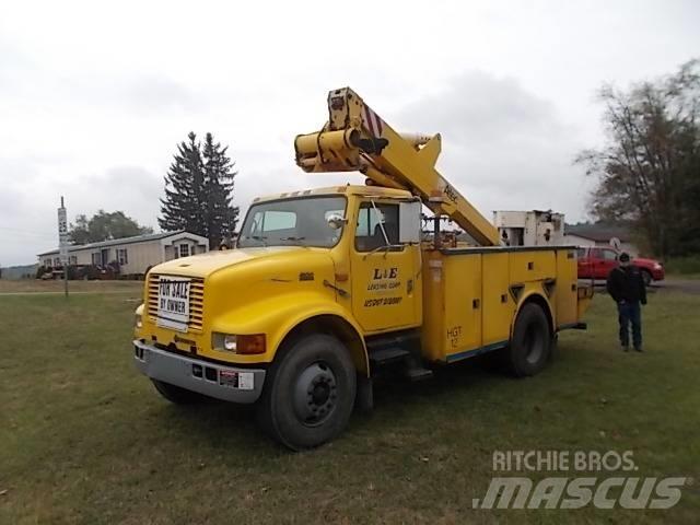 International 4900 Kranbilar