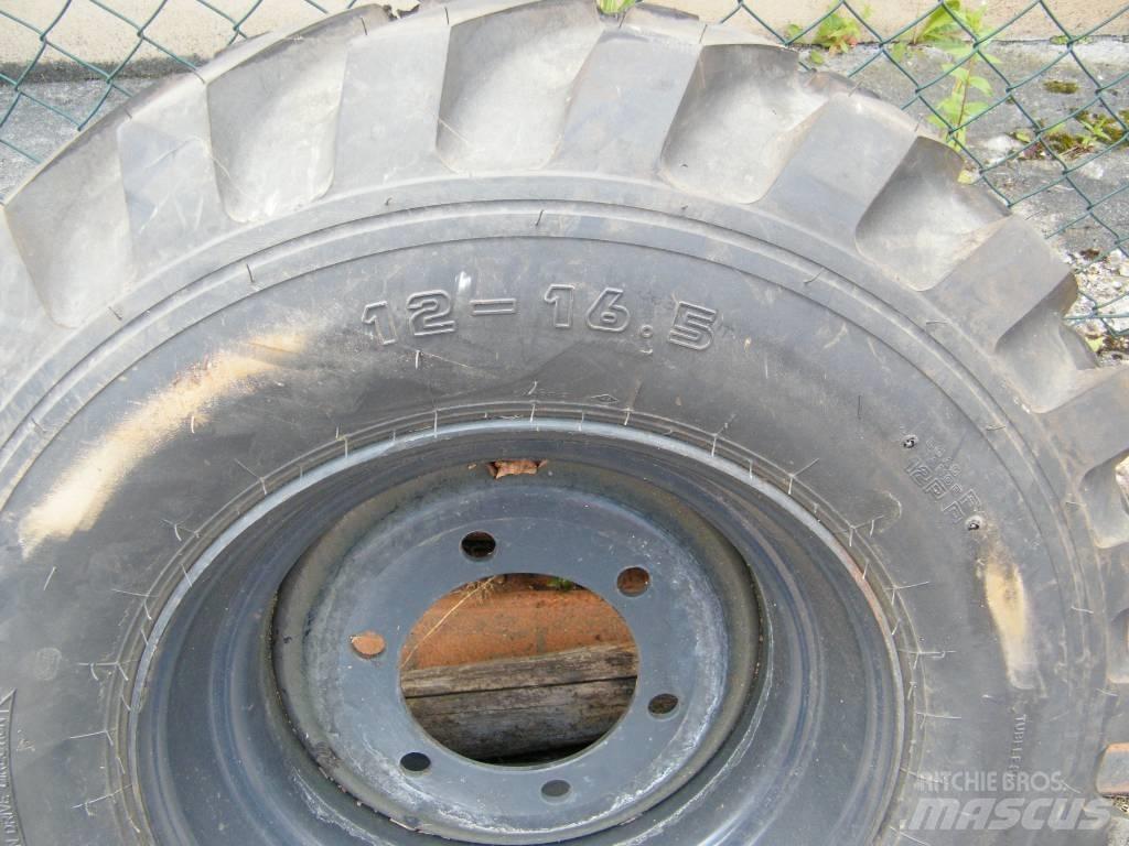 Kumho 12-16,5 Däck, hjul och fälgar