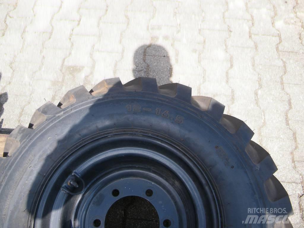 Kumho 12-16,5 Däck, hjul och fälgar