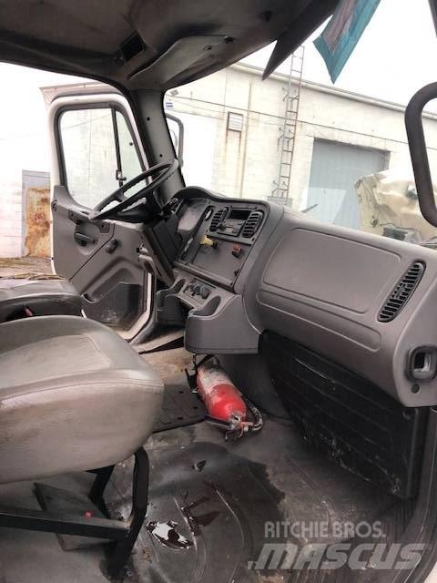 Freightliner m2 Skåpbilar