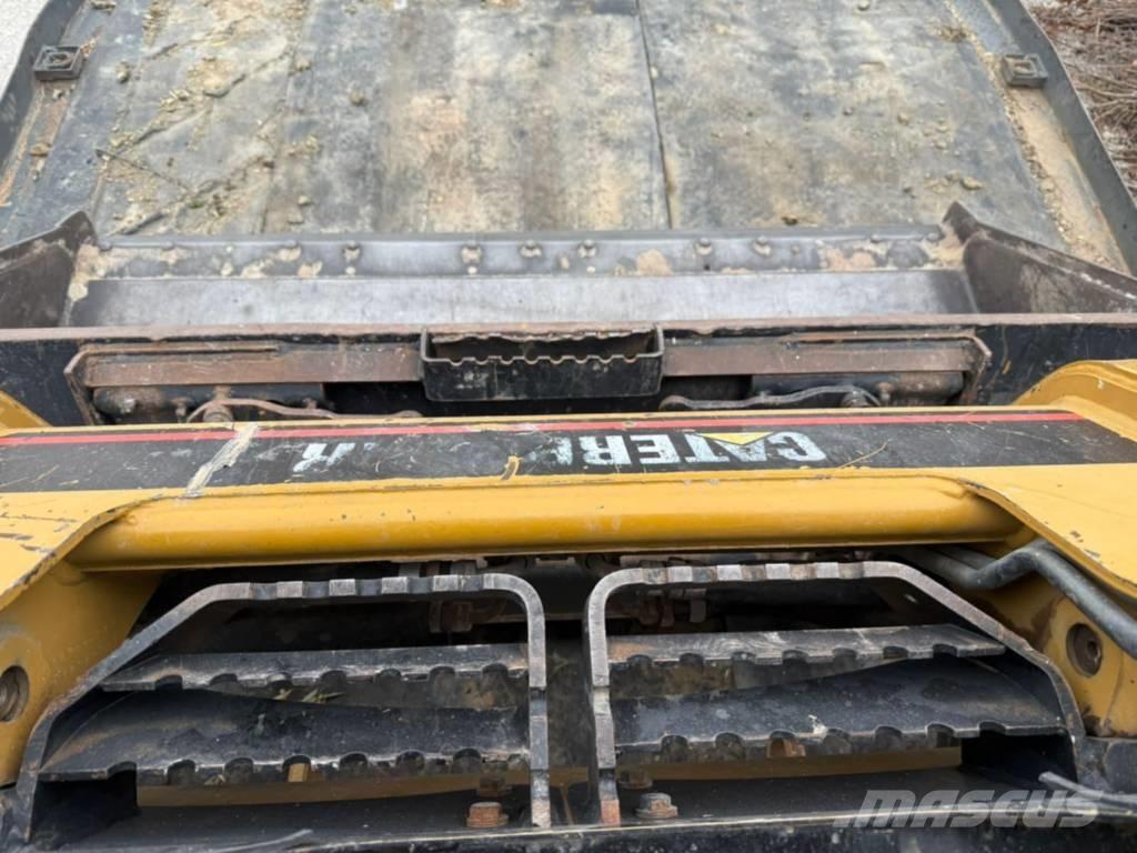 CAT 216 Kompaktlastare