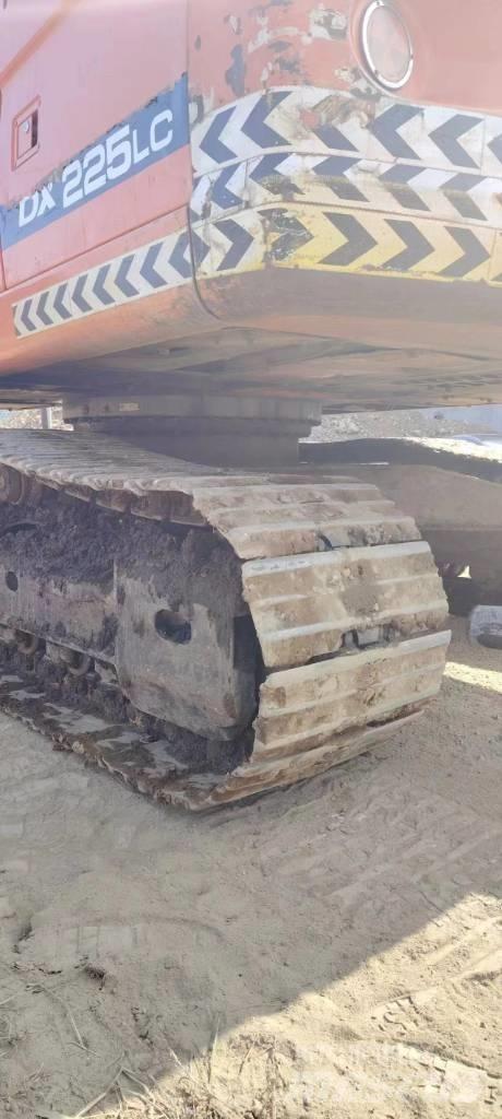 Doosan DX 225LC Bandgrävare