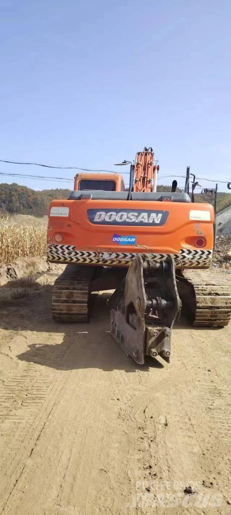 Doosan DX 225LC Bandgrävare