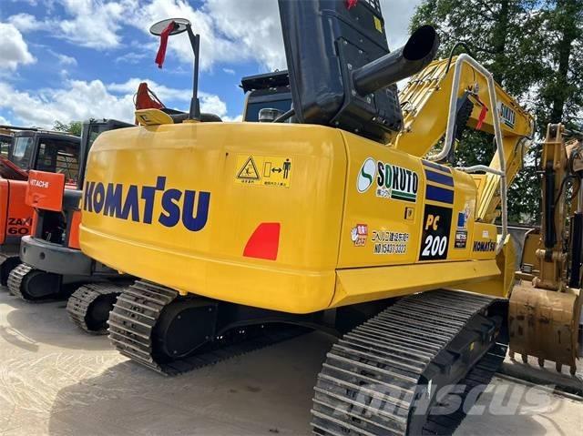 Komatsu PC 200-8 Bandgrävare