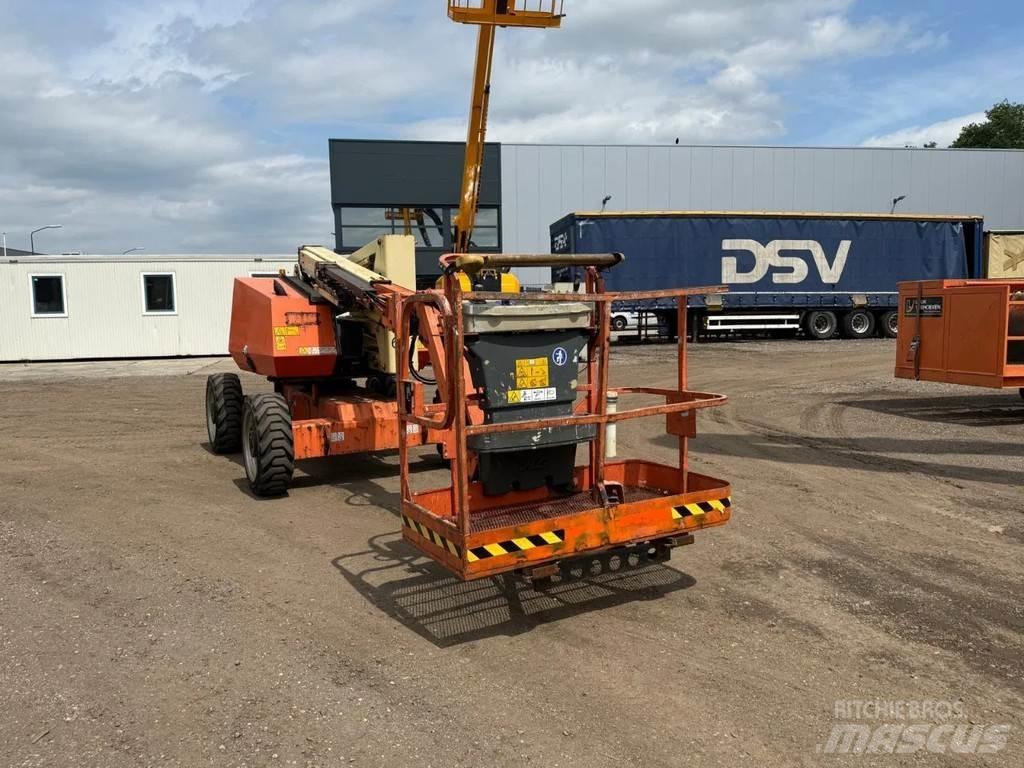 JLG 340 AJ Bomliftar