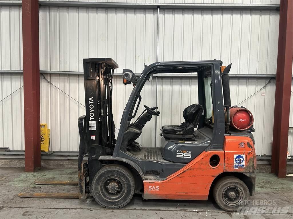 Toyota 02-8FGF25 Gasolmotviktstruckar