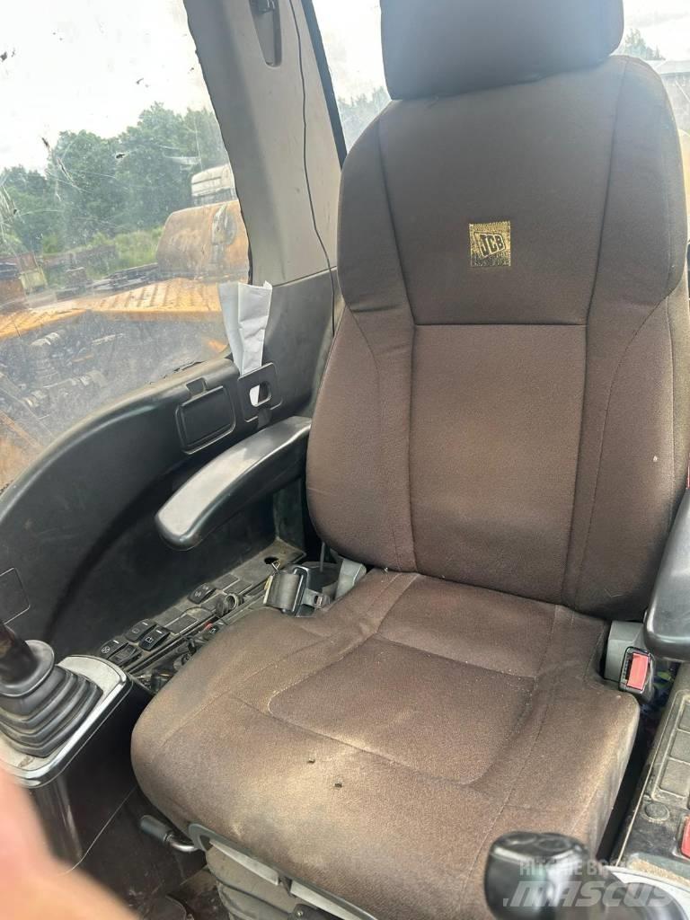 JCB JS 130 LC Bandgrävare