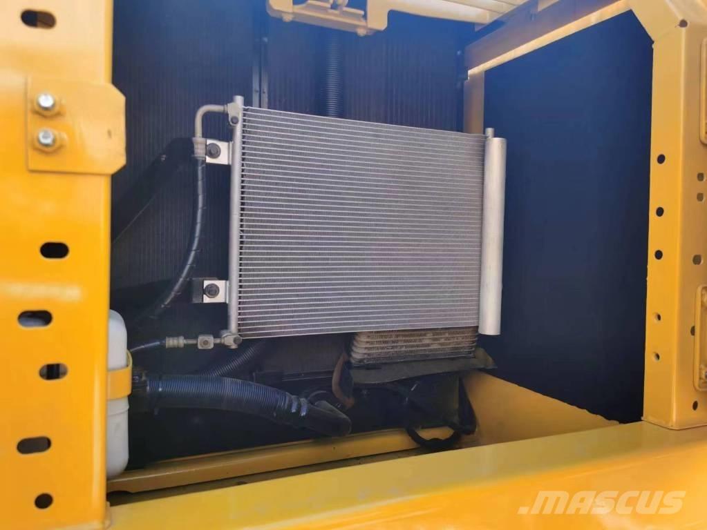 Komatsu PC 220-8 Bandgrävare