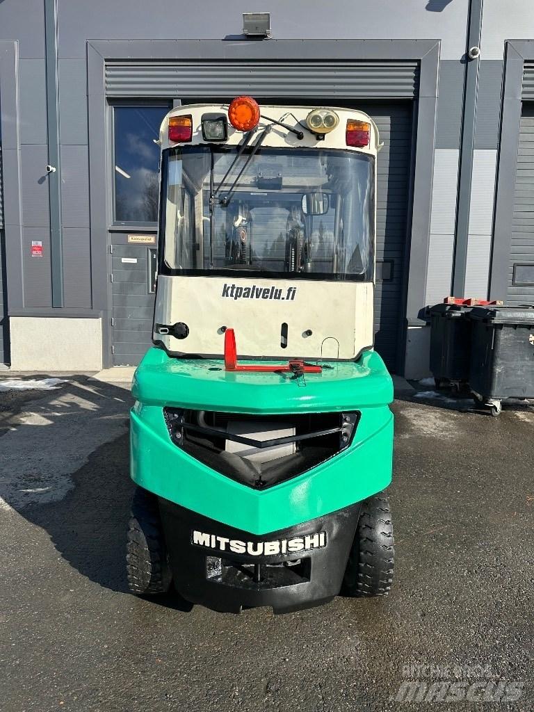 Mitsubishi FD25N Dieselmotviktstruckar