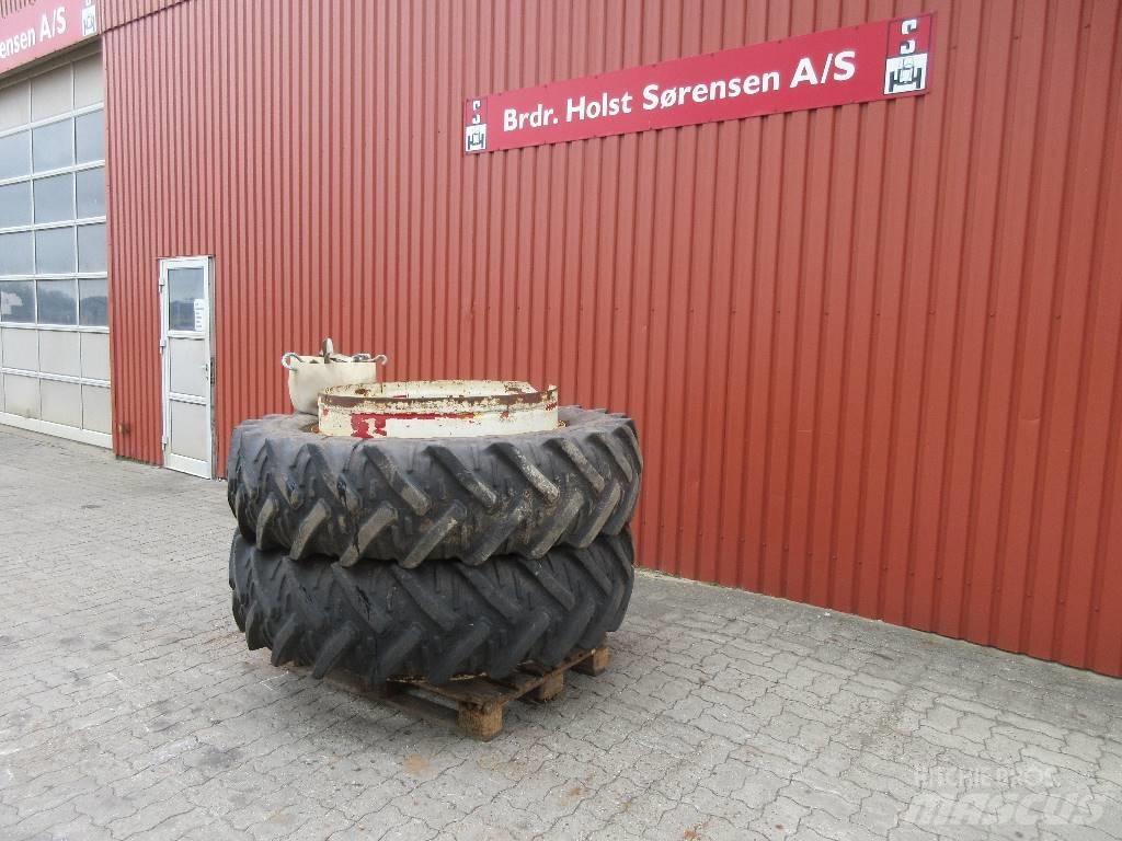 Schaad 16.9-38 Tyres, wheels and rims