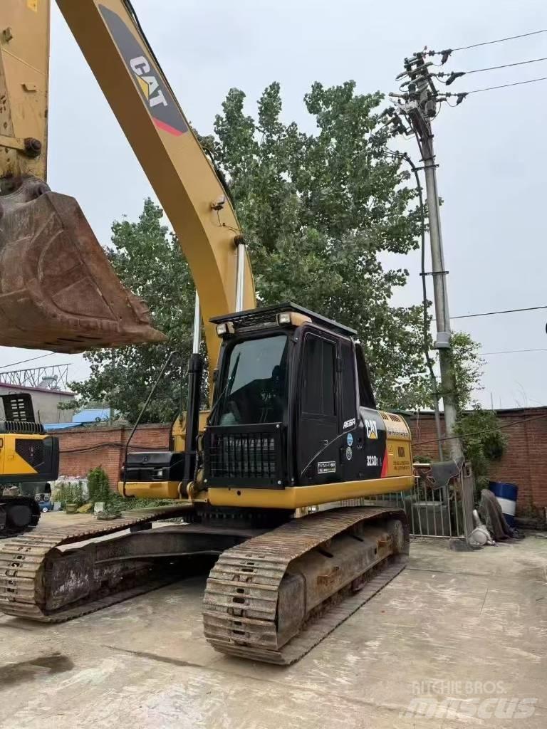 CAT 323D Bandgrävare