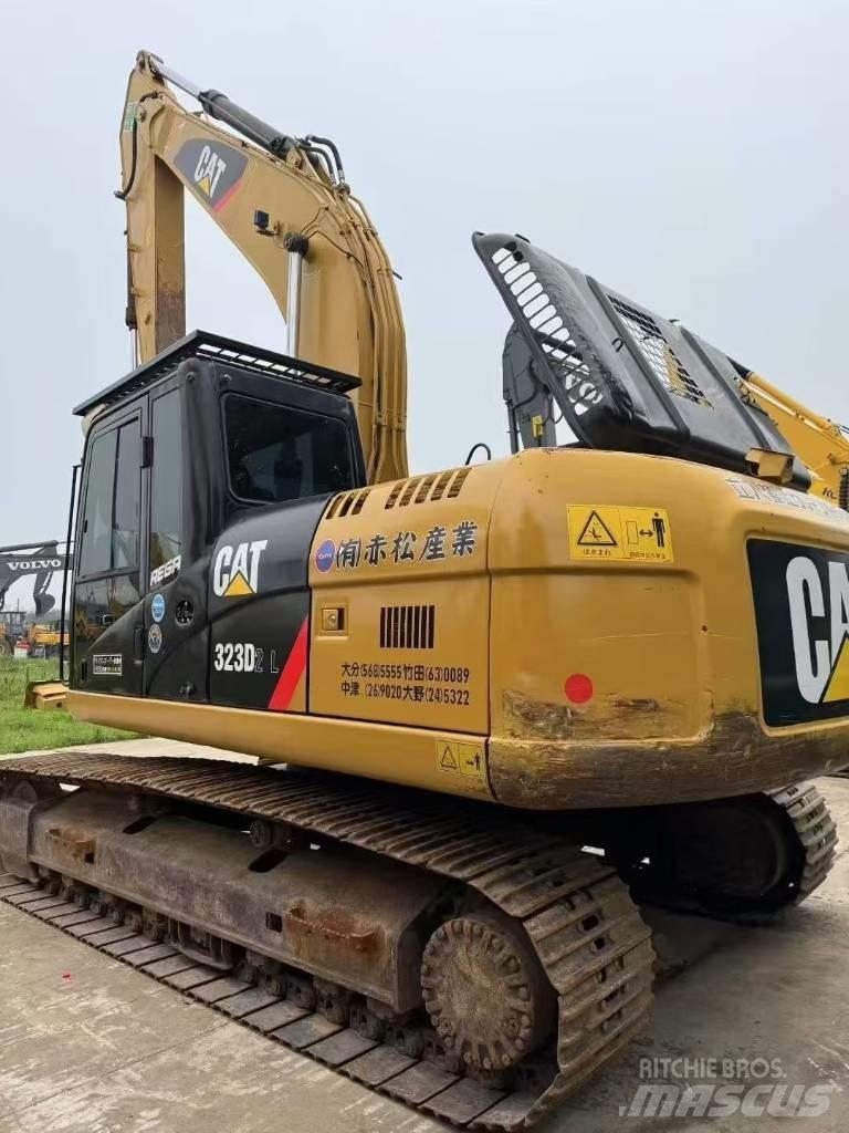 CAT 323D Bandgrävare