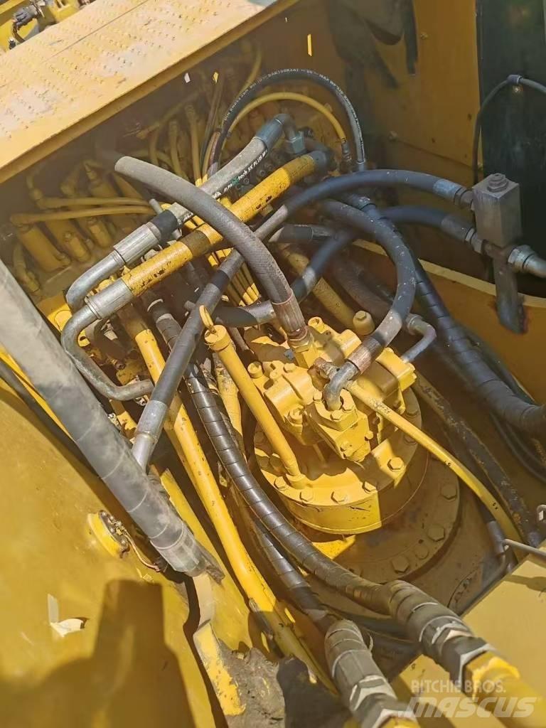 CAT 323D Bandgrävare