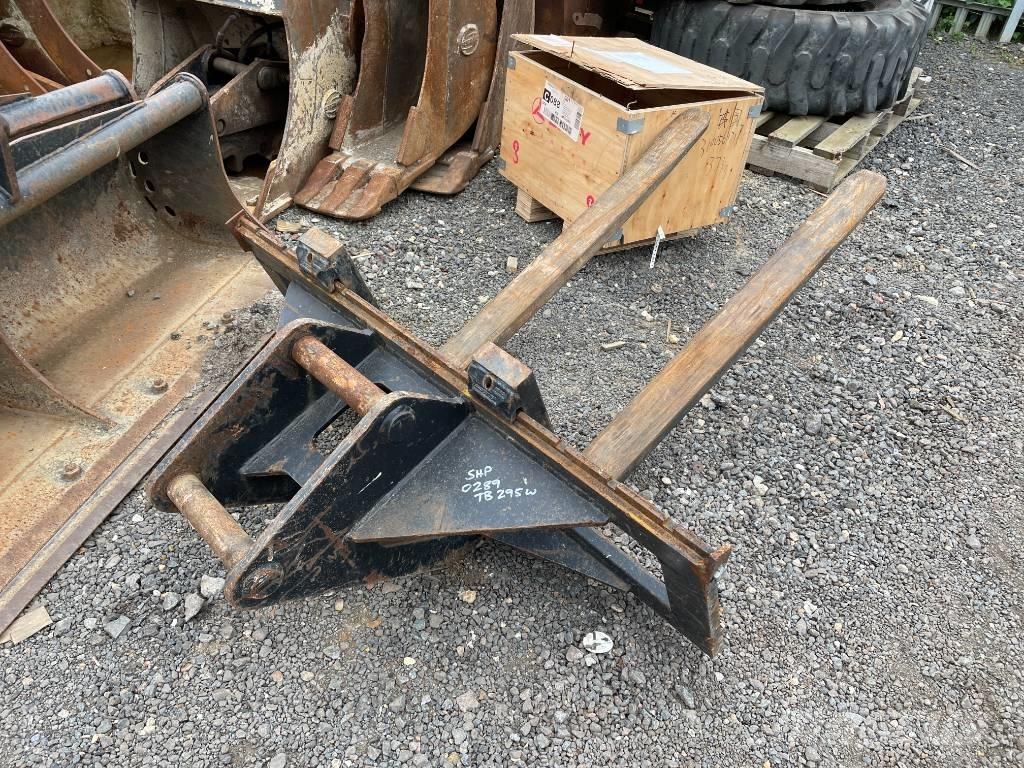 Takeuchi TB 295 W Hjulgrävare