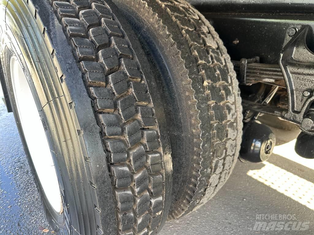 International 4300 Flakbilar