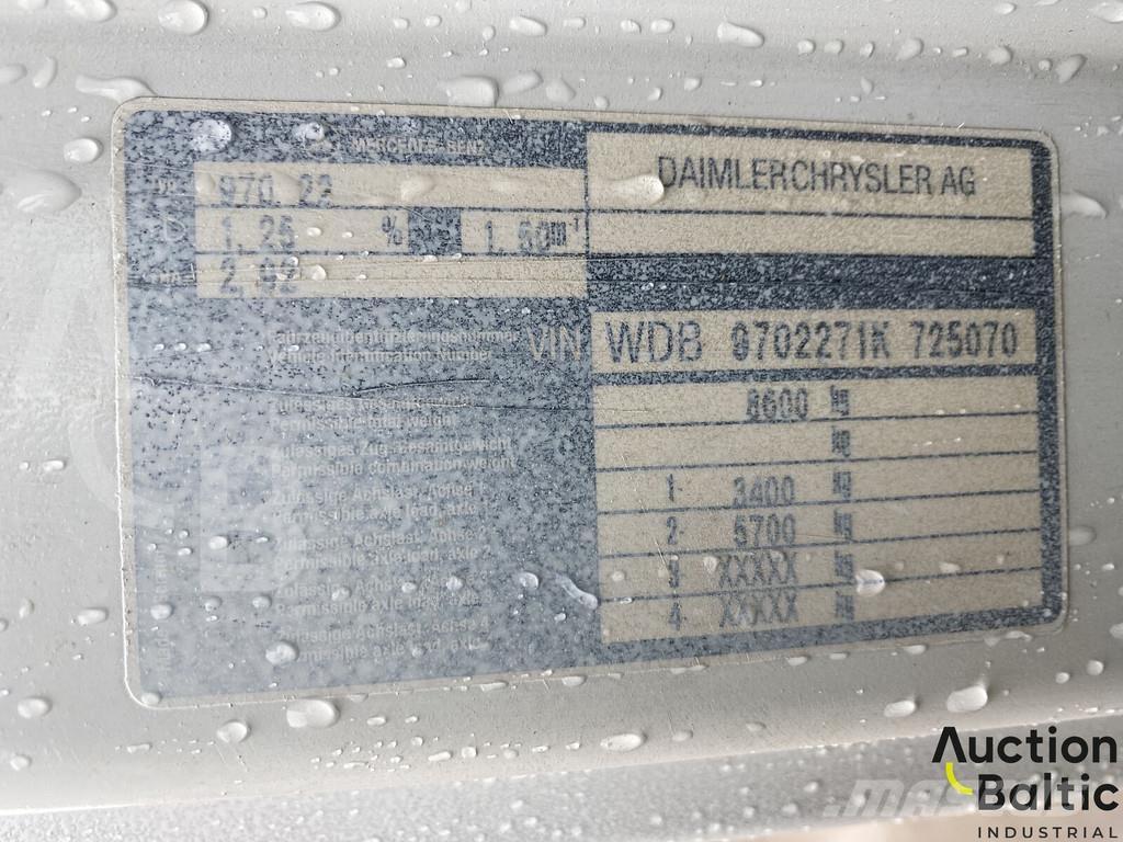 Mercedes-Benz 815 Flakbilar