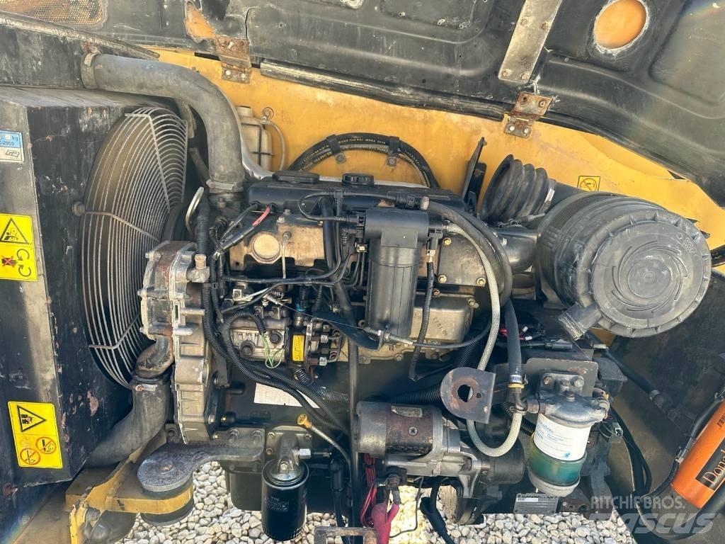 CAT TH 414 Teleskoplastare