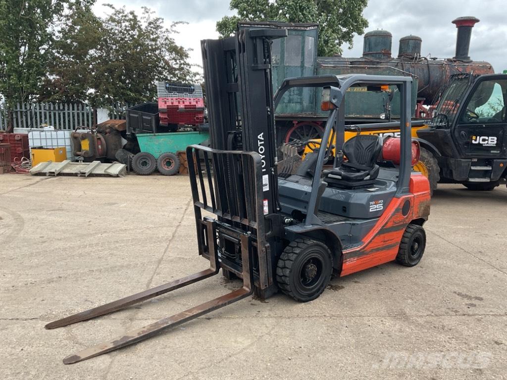 Toyota 02-FGF25 Gasolmotviktstruckar