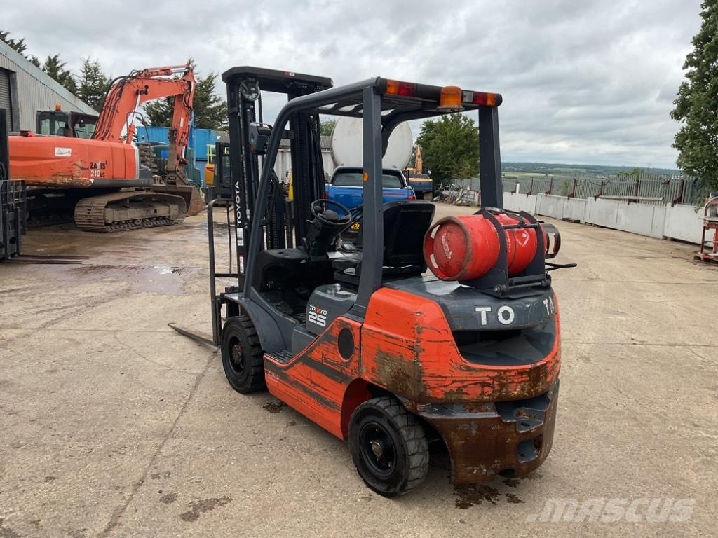 Toyota 02-FGF25 Gasolmotviktstruckar