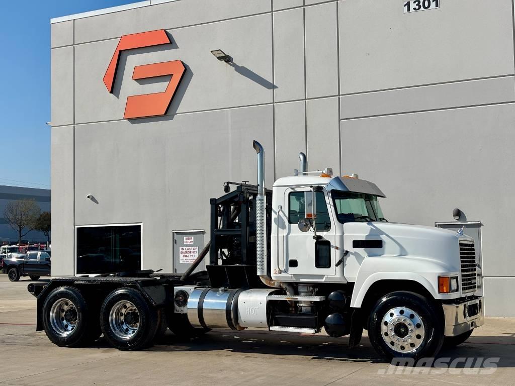 Mack CHU 613 Bärgningsbilar