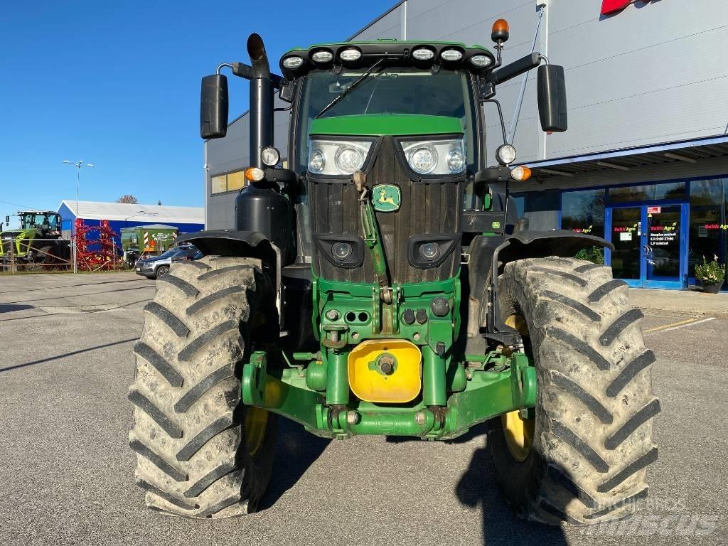 John Deere 6215 R Traktorer