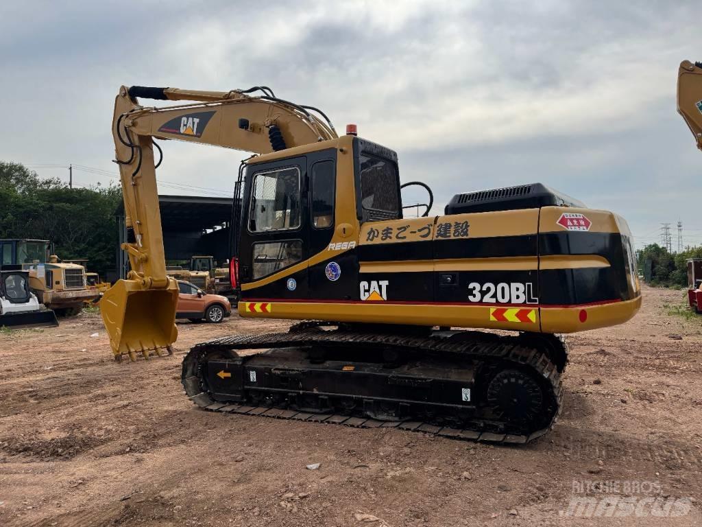 CAT 320 B L Bandgrävare
