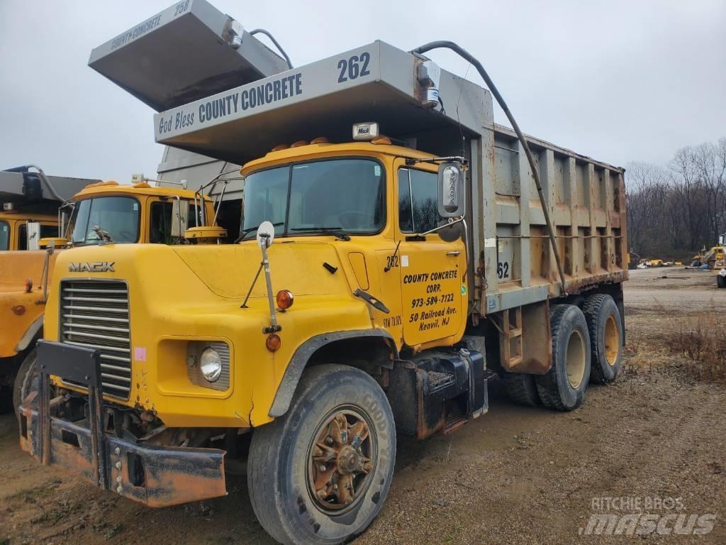 Mack DM690SX Tippbilar