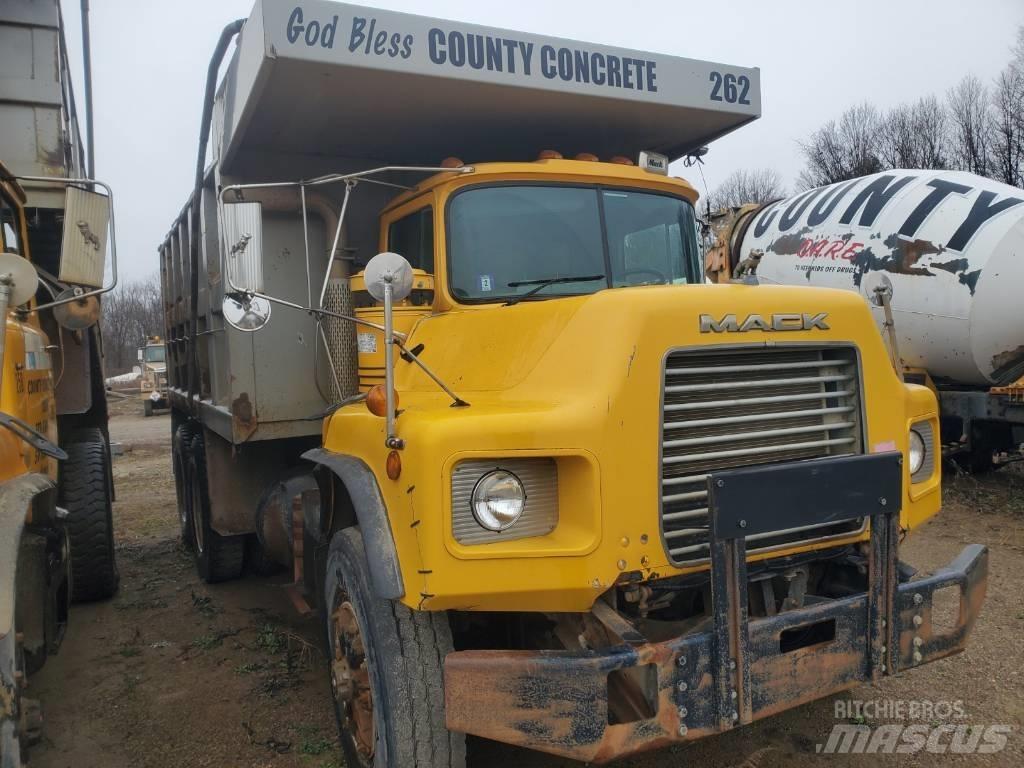 Mack DM690SX Tippbilar