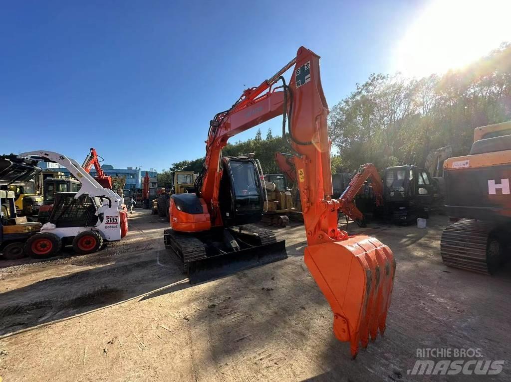Hitachi ZX 75 Midigrävmaskiner 7t - 12t