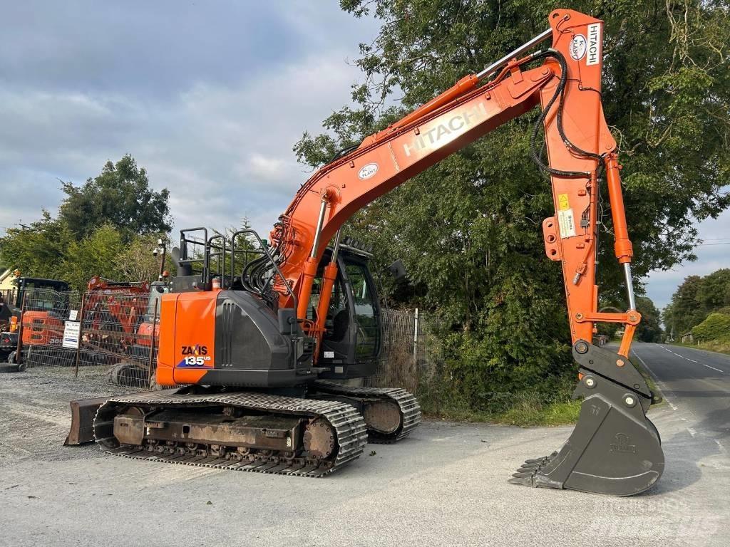 Hitachi ZX 135 US-6 Bandgrävare