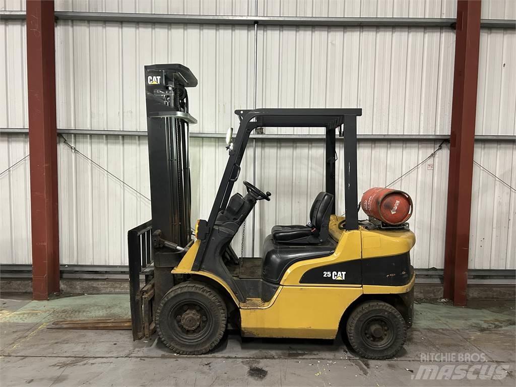 CAT GP25NT Gasolmotviktstruckar