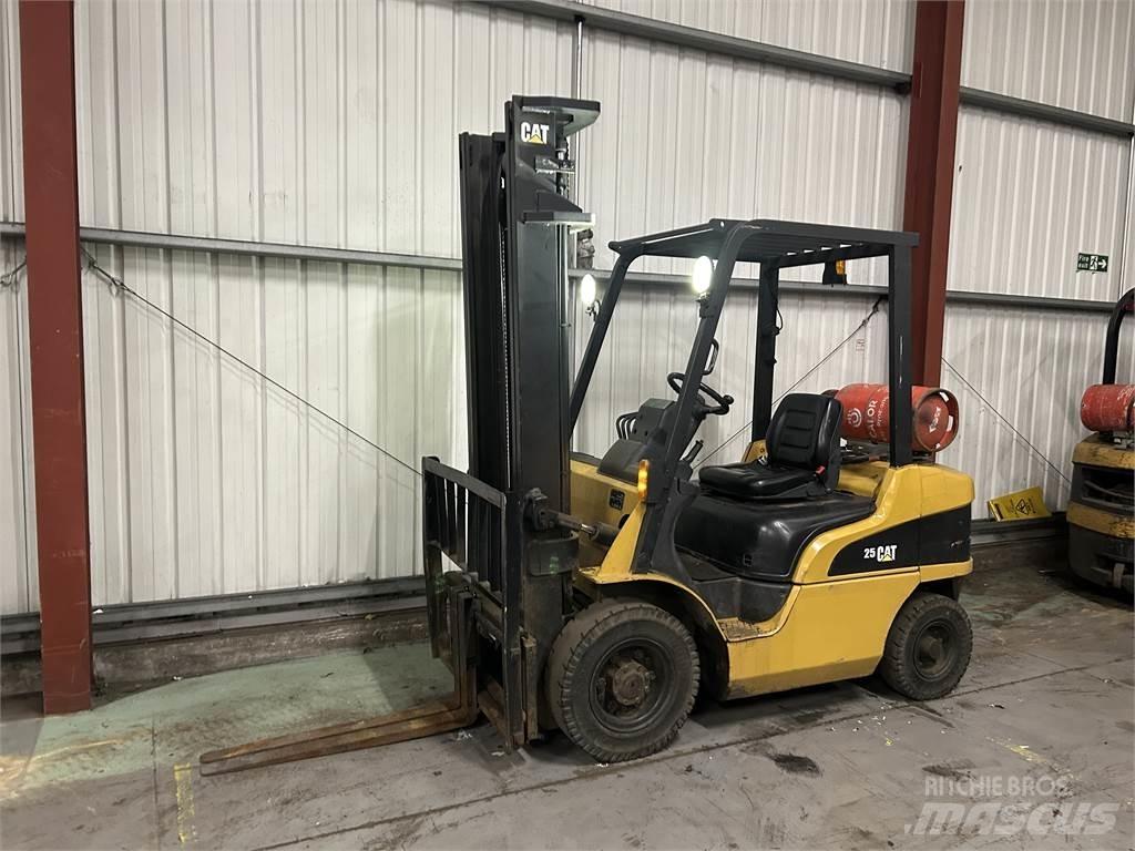 CAT GP25NT Gasolmotviktstruckar