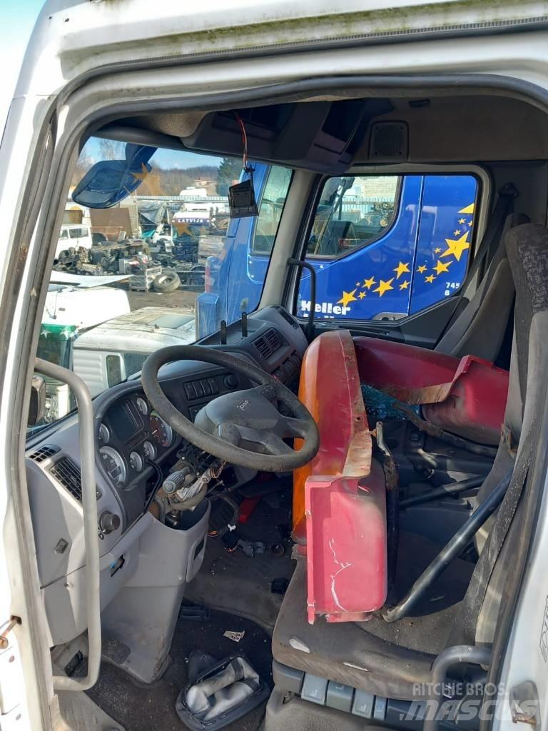 DAF LF45.160 Hytter och interiör