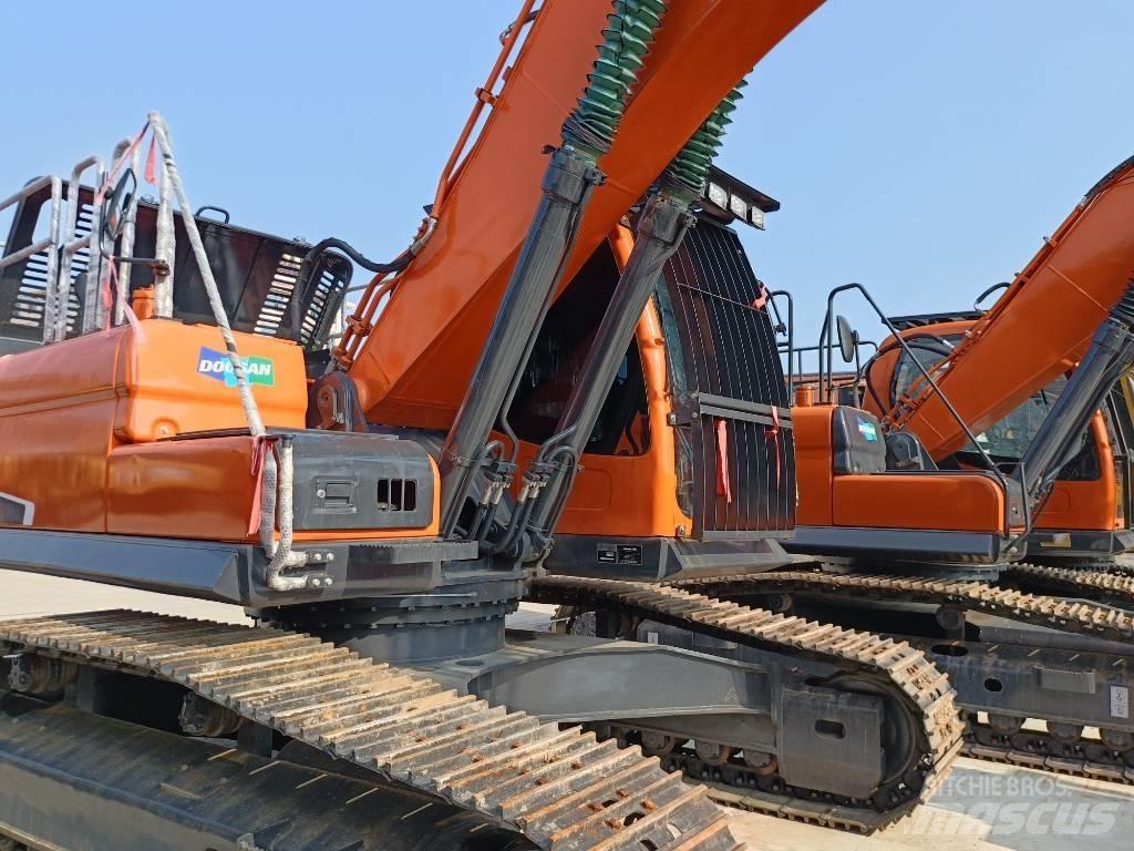 Doosan DX300-9 Bandgrävare