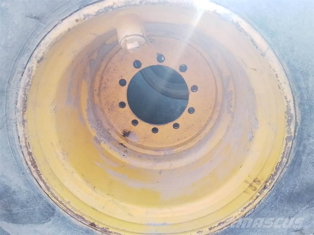 Ösa 250 24x26,5 Däck, hjul och fälgar