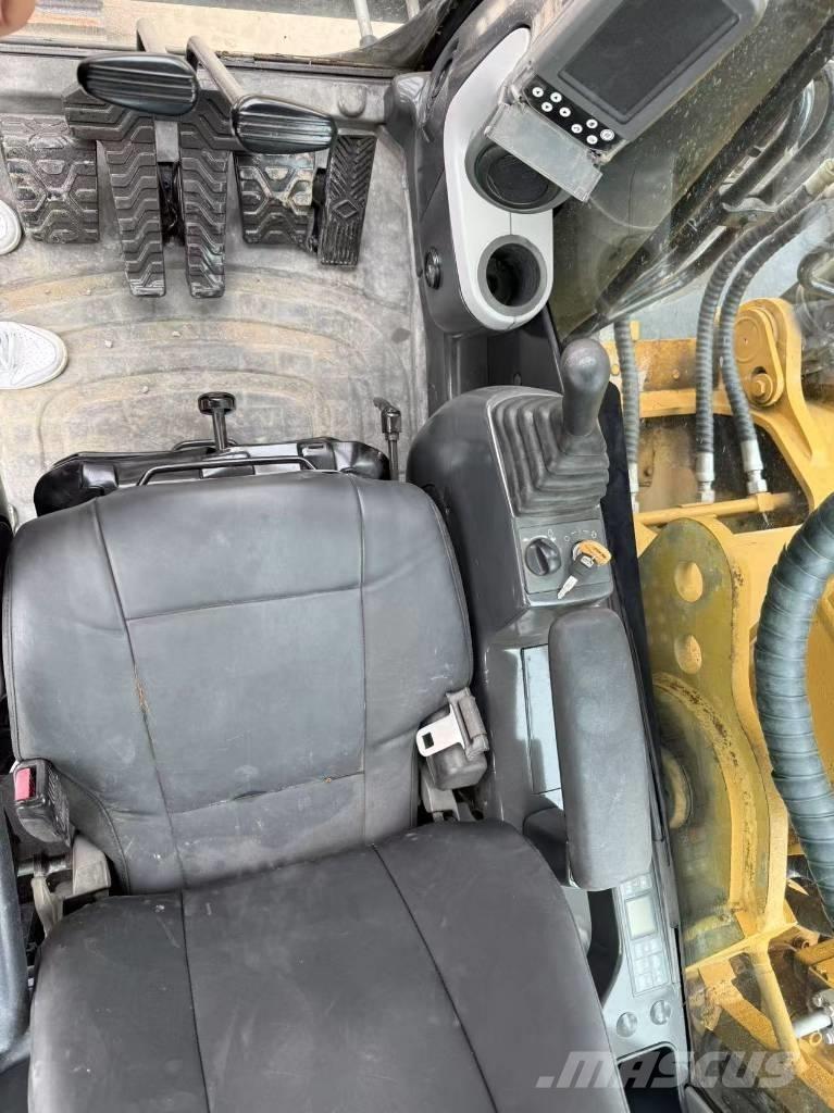 CAT 330 D L Bandgrävare