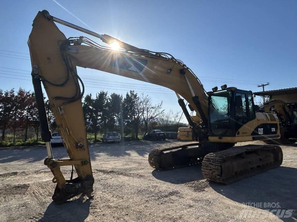 CAT 325 D L Bandgrävare