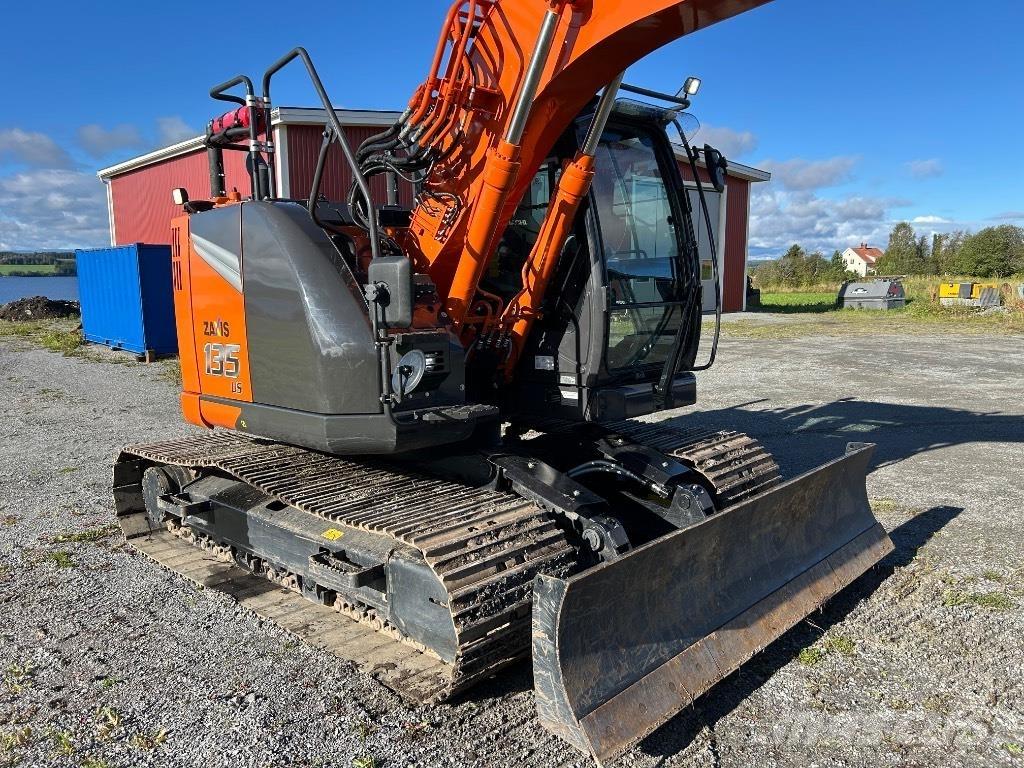 Hitachi ZX 135 US-7 Bandgrävare