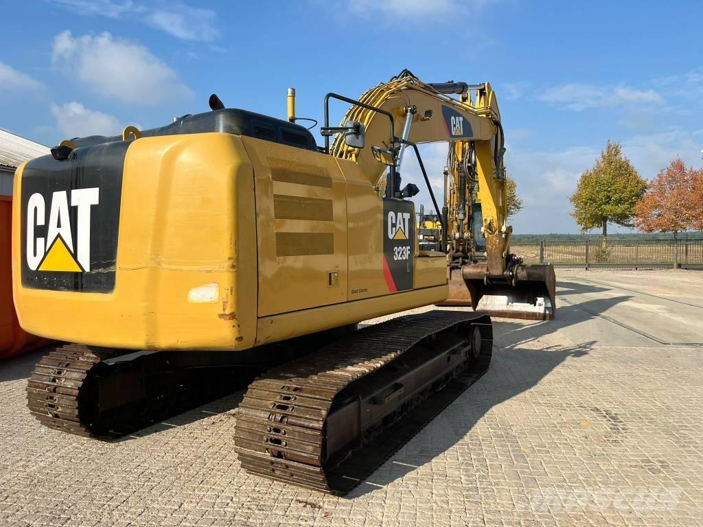 CAT 323 F L Bandgrävare