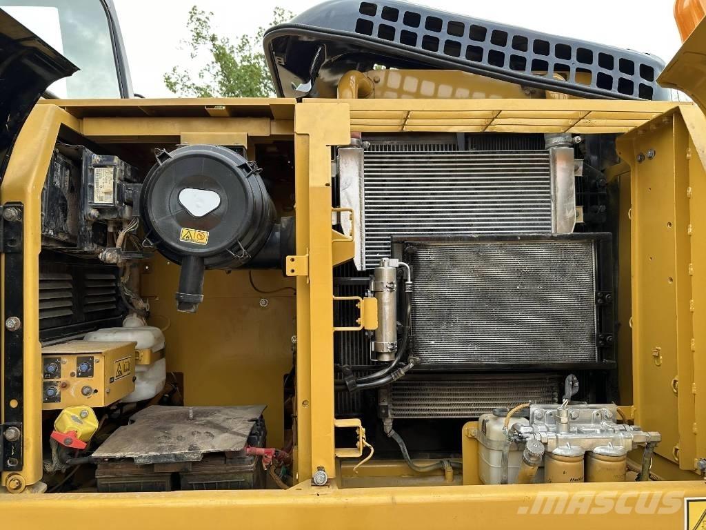 CAT 320D2 Bandgrävare