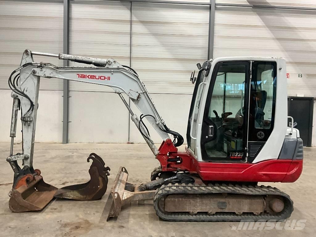 Takeuchi TB 235 Minigrävare < 7t