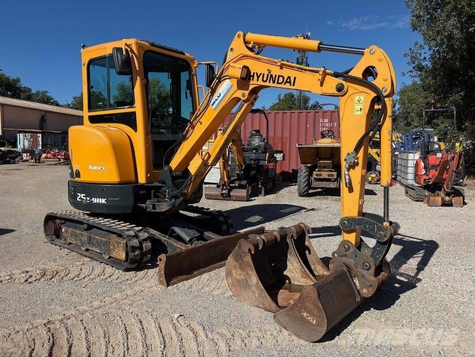Hyundai R25Z-9 AK Minigrävare < 7t