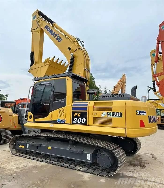 Komatsu PC200-8 Bandgrävare