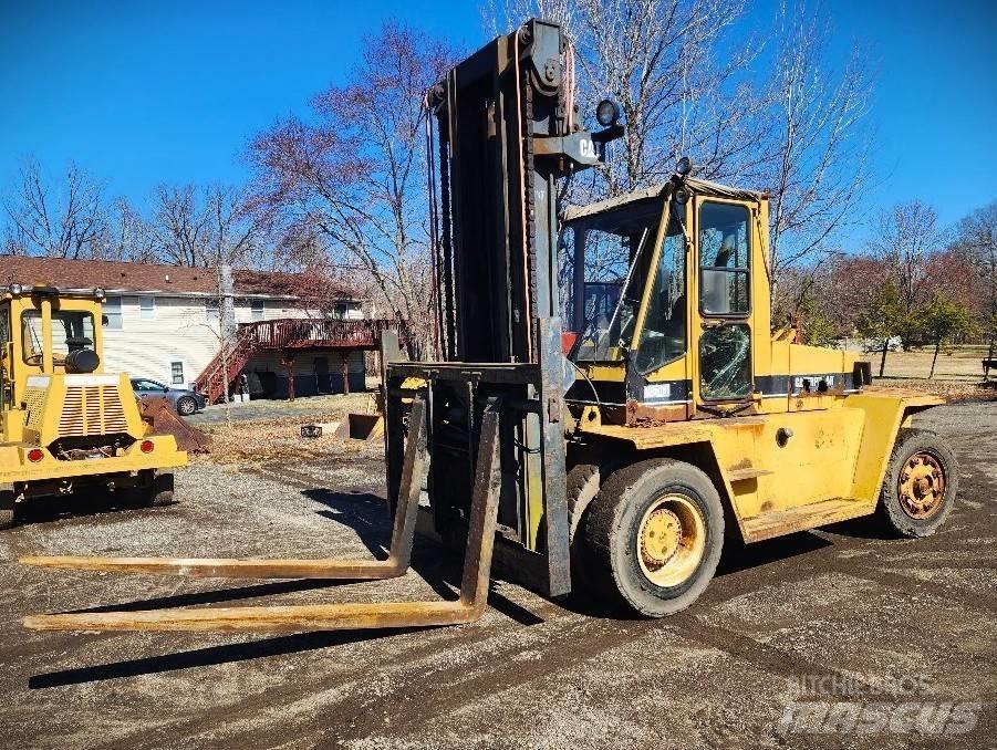 CAT V 330 C Teleskopbomtruckar (Sträckstaplare)