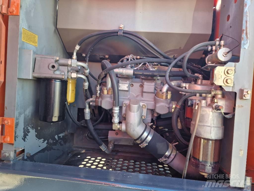 Hitachi ZX 210-3 Bandgrävare