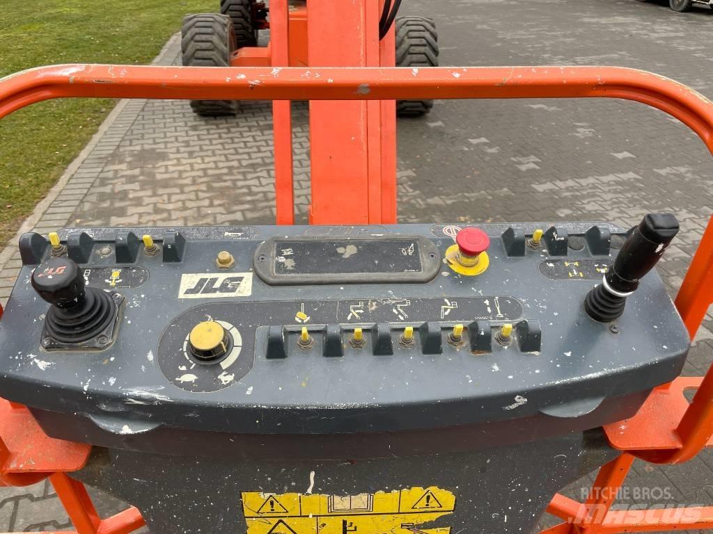 JLG 800 AJ Bomliftar